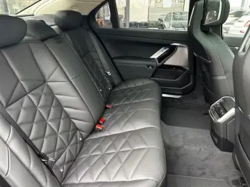 BMW 740d xDrive Autobahnassist Stand Heating.  Iconic