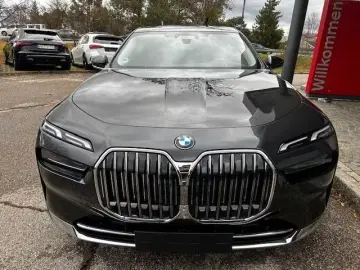 BMW 740d xDrive Autobahnassist Stand Heating.  Iconic