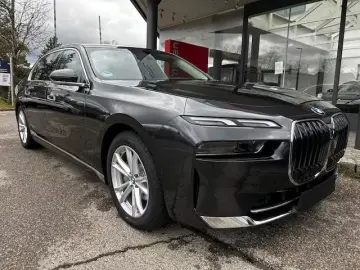 BMW 740d xDrive Autobahnassist Stand Heating.  Iconic
