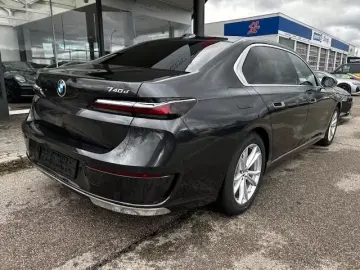 BMW 740d xDrive Autobahnassist Stand Heating.  Iconic