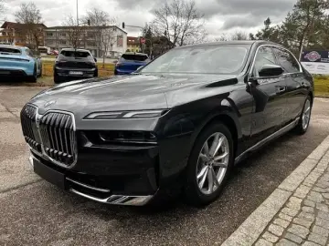 BMW 740d xDrive Autobahnassist Stand Heating.  Iconic