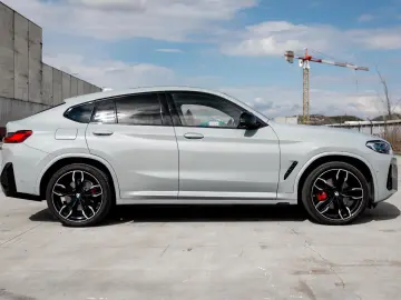 BMW X4 M40 I LASER  PANO  HUD  360CAM  HK