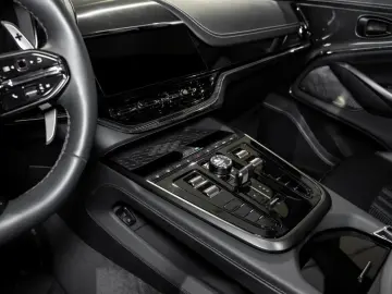 ASTON MARTIN DBX 707 Aston Martin Hamburg