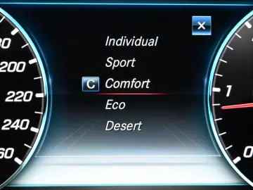 MERCEDES-BENZ G 400 d AMG-Line  PANO MASSAGE AHK 360…