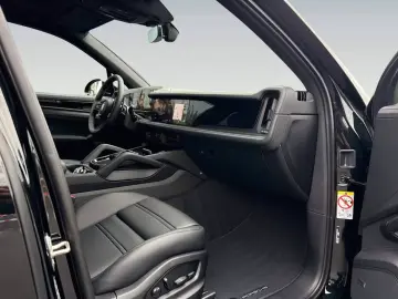 Porsche Cayenne Black Edition HA-Lenkung InnoDrive