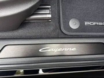 Porsche Cayenne Black Edition HA-Lenkung InnoDrive