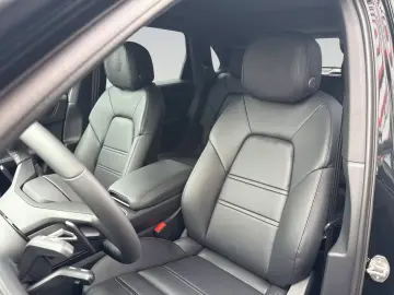 Porsche Cayenne Black Edition HA-Lenkung InnoDrive