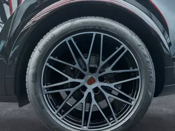 Porsche Cayenne Black Edition HA-Lenkung InnoDrive