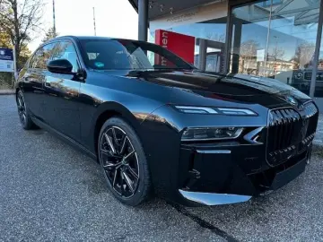 BMW 740d xDrive massage stand heating.  AHK Iconic