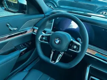 BMW 740d xDrive massage stand heating.  AHK Iconic