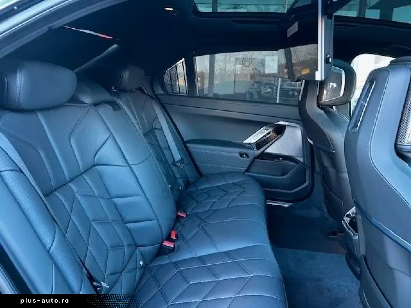 BMW 740d xDrive massage stand heating.  AHK Iconic