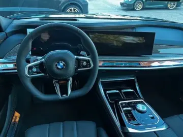 BMW 740d xDrive massage stand heating.  AHK Iconic