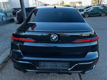 BMW 740d xDrive massage stand heating.  AHK Iconic