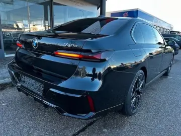 BMW 740d xDrive massage stand heating.  AHK Iconic