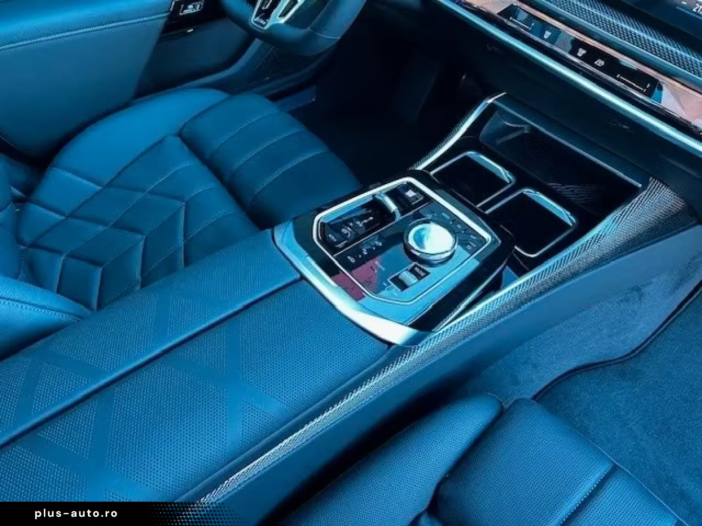 BMW 740d xDrive massage stand heating.  AHK Iconic