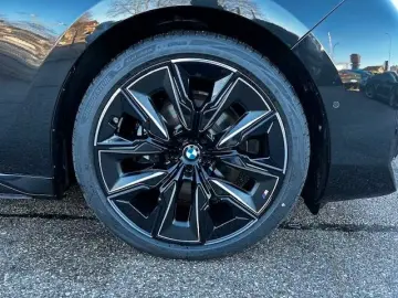 BMW 740d xDrive massage stand heating.  AHK Iconic