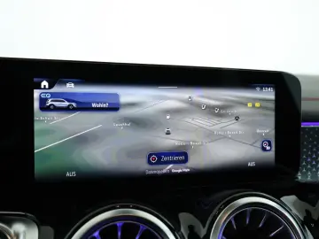 MERCEDES-BENZ EQB 300 4M AMG AHK Panorama PTS Kamera…