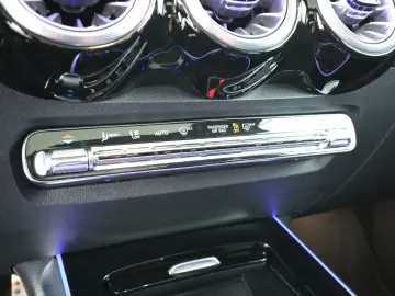 MERCEDES-BENZ EQB 300 4M AMG AHK Panorama PTS Kamera…