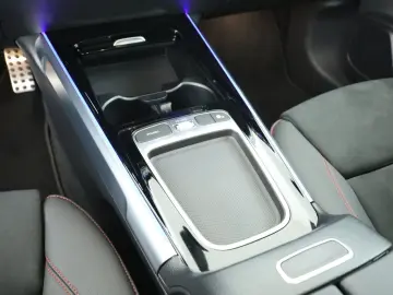 MERCEDES-BENZ EQB 300 4M AMG AHK Panorama PTS Kamera…