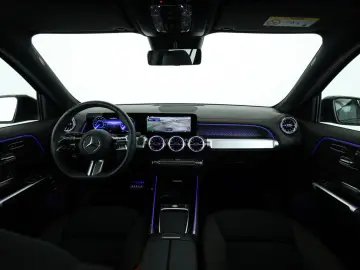 MERCEDES-BENZ EQB 300 4M AMG AHK Panorama PTS Kamera…