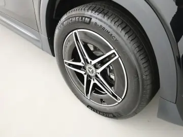 MERCEDES-BENZ EQB 300 4M AMG AHK Panorama PTS Kamera…