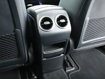 MERCEDES-BENZ EQB 300 4M AMG AHK Panorama PTS Kamera…