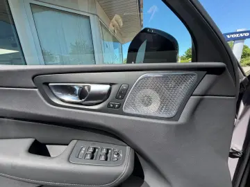 VOLVO XC 60 Ultra Dark T8