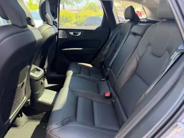 VOLVO XC 60 Ultra Dark T8