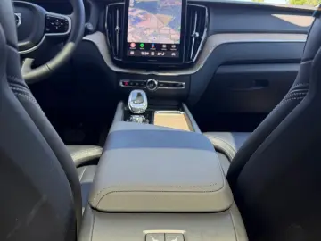 VOLVO XC 60 Ultra Dark T8