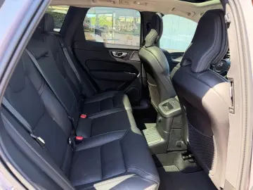 VOLVO XC 60 Ultra Dark T8
