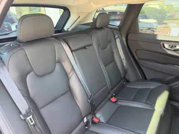 VOLVO XC 60 Ultra Dark T8