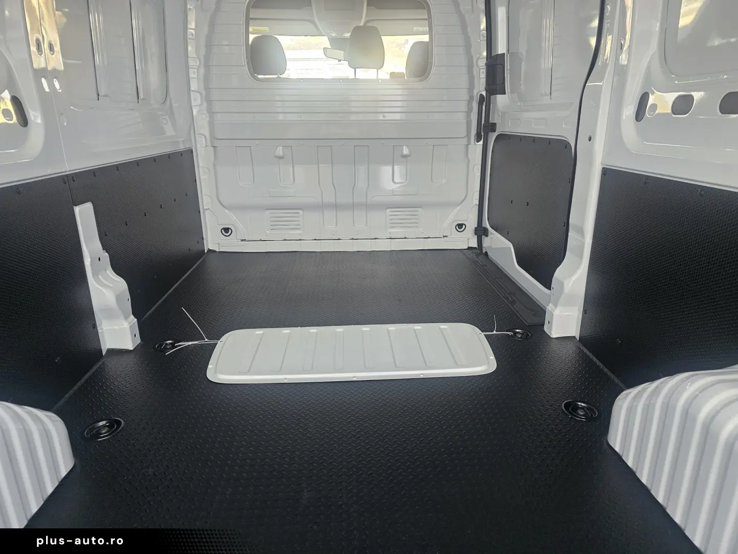 MAXUS DELIVE R 9 2.0 DSL N1 3.5T 6MT FWD L3H2 147 CP VAN
