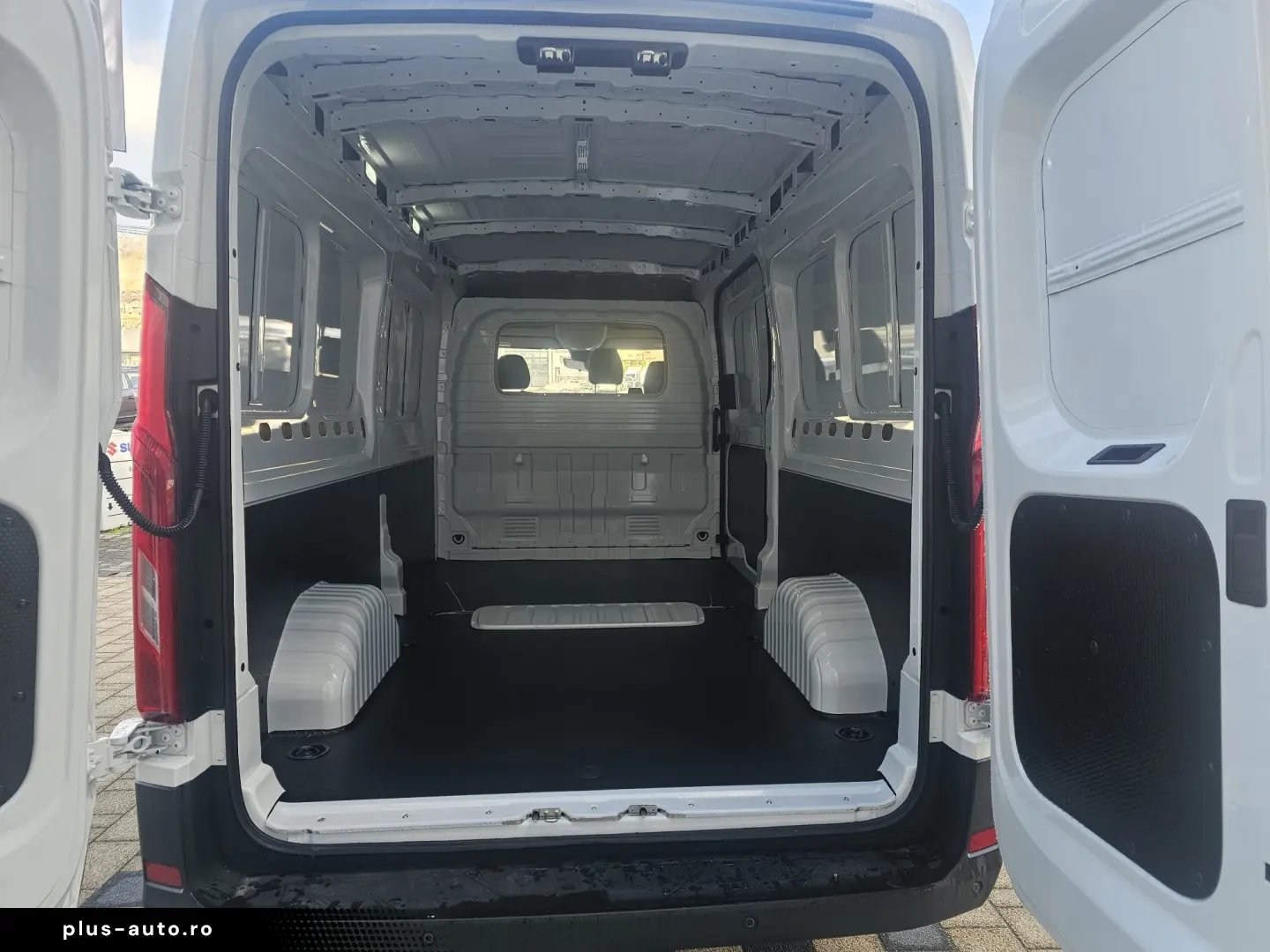 MAXUS DELIVE R 9 2.0 DSL N1 3.5T 6MT FWD L3H2 147 CP VAN