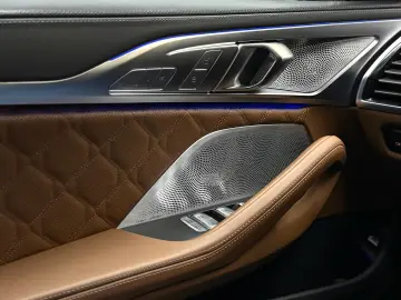 BMW M8 Competition M Carbon B&W Driver´s TV NP206