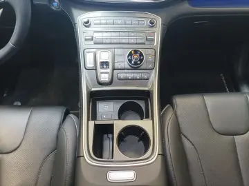 HYUNDAI Santa Fe 1.6 T-GDI 4WD Navi Pano CAM Sitrzhzg.
