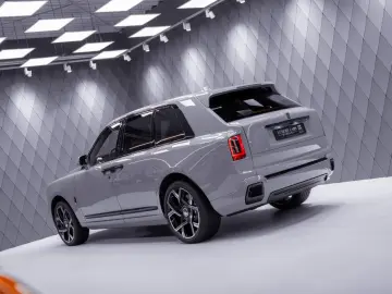 ROLLS ROYCE Cullinan Black Badge