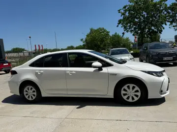 TOYOTA Corolla 1.8 Hybrid Business