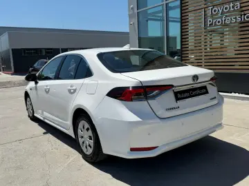 TOYOTA Corolla 1.8 Hybrid Business