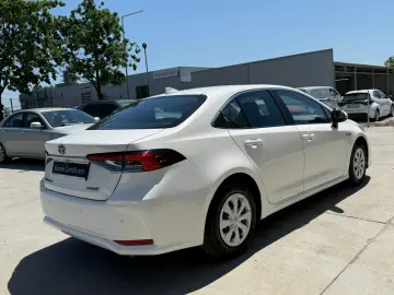 TOYOTA Corolla 1.8 Hybrid Business