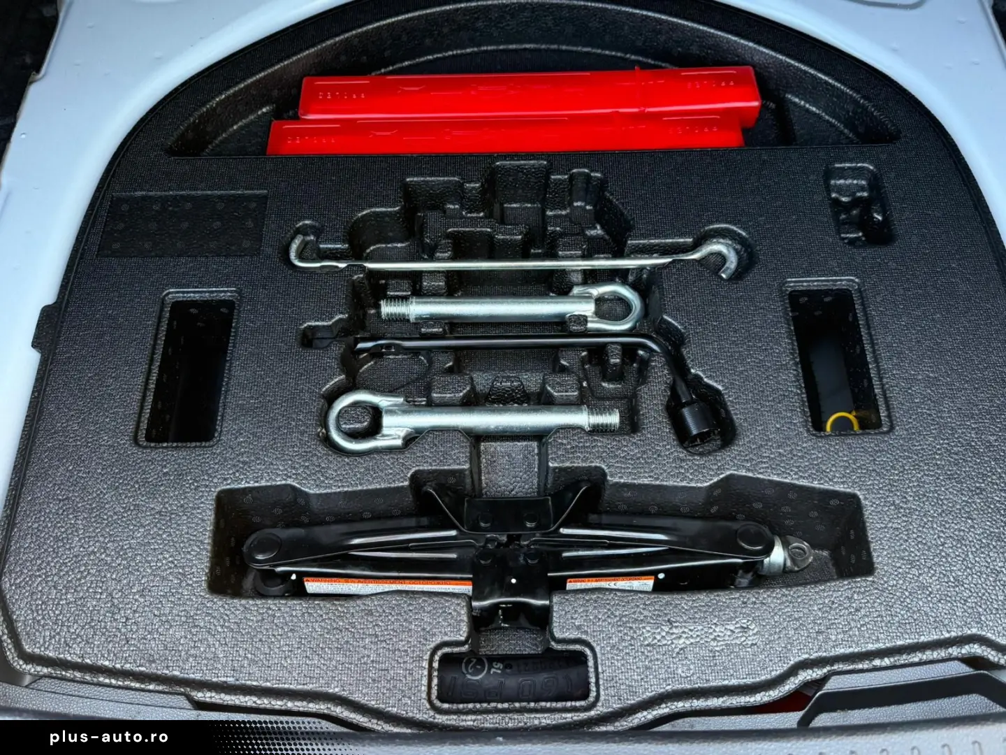 TOYOTA Corolla 1.8 Hybrid Business