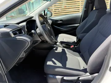 TOYOTA Corolla 1.8 Hybrid Business