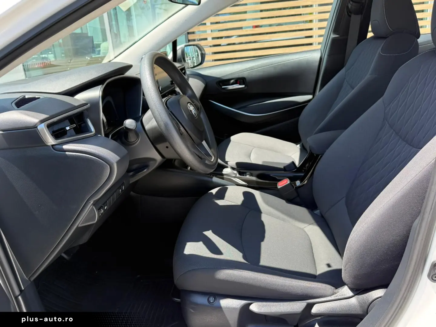 TOYOTA Corolla 1.8 Hybrid Business