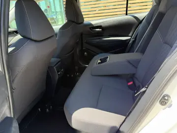 TOYOTA Corolla 1.8 Hybrid Business