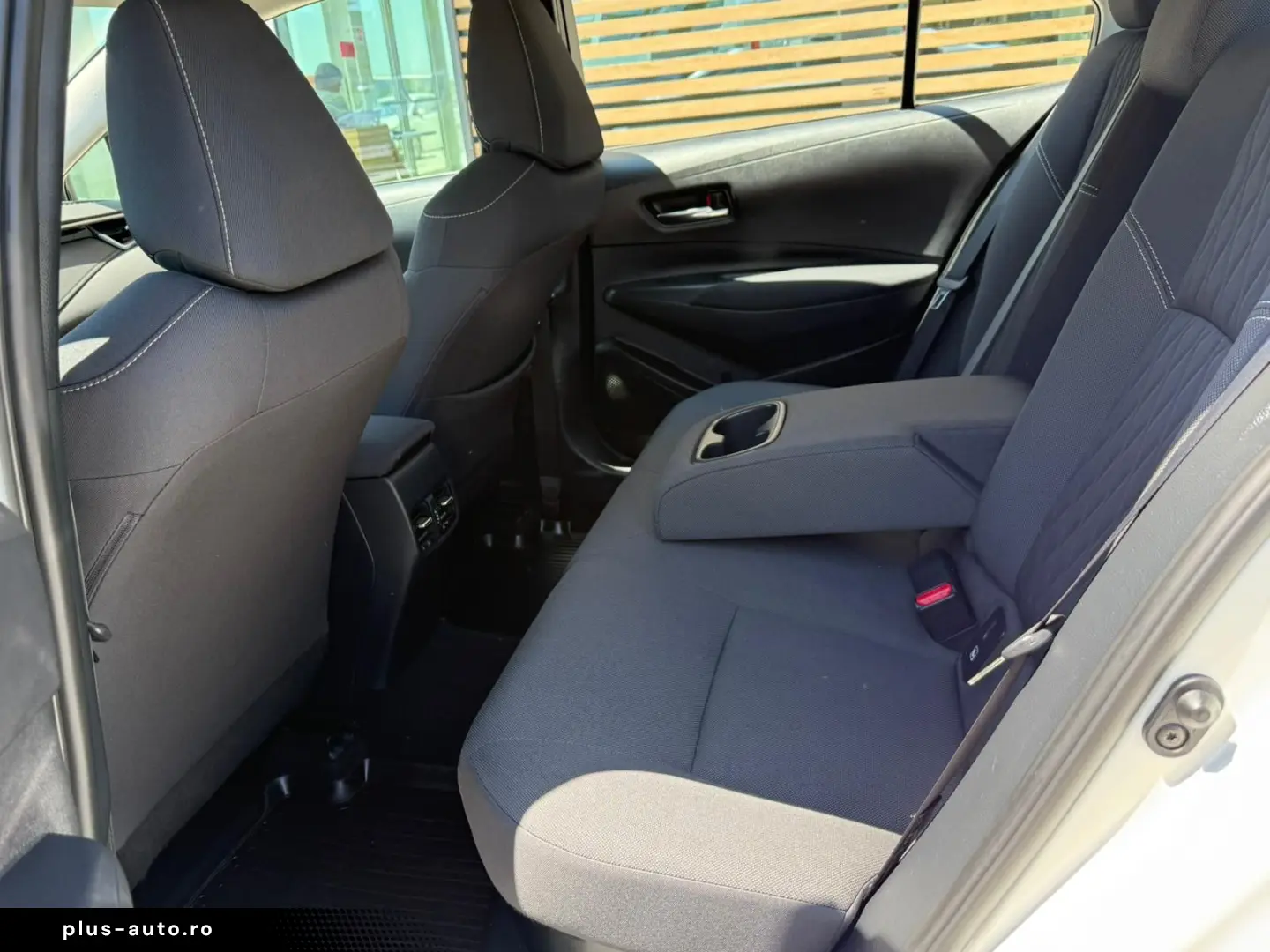 TOYOTA Corolla 1.8 Hybrid Business