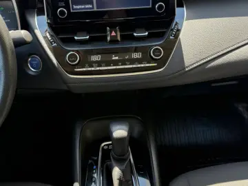 TOYOTA Corolla 1.8 Hybrid Business