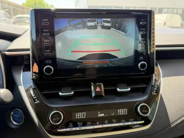TOYOTA Corolla 1.8 Hybrid Business