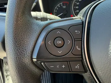 TOYOTA Corolla 1.8 Hybrid Business