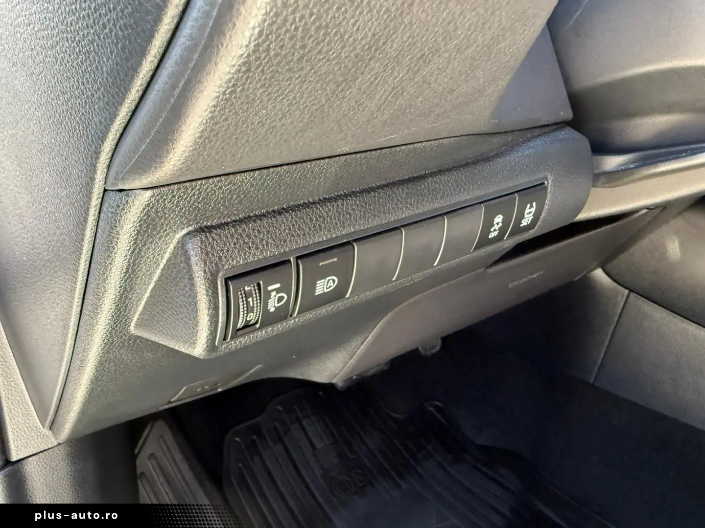 TOYOTA Corolla 1.8 Hybrid Business