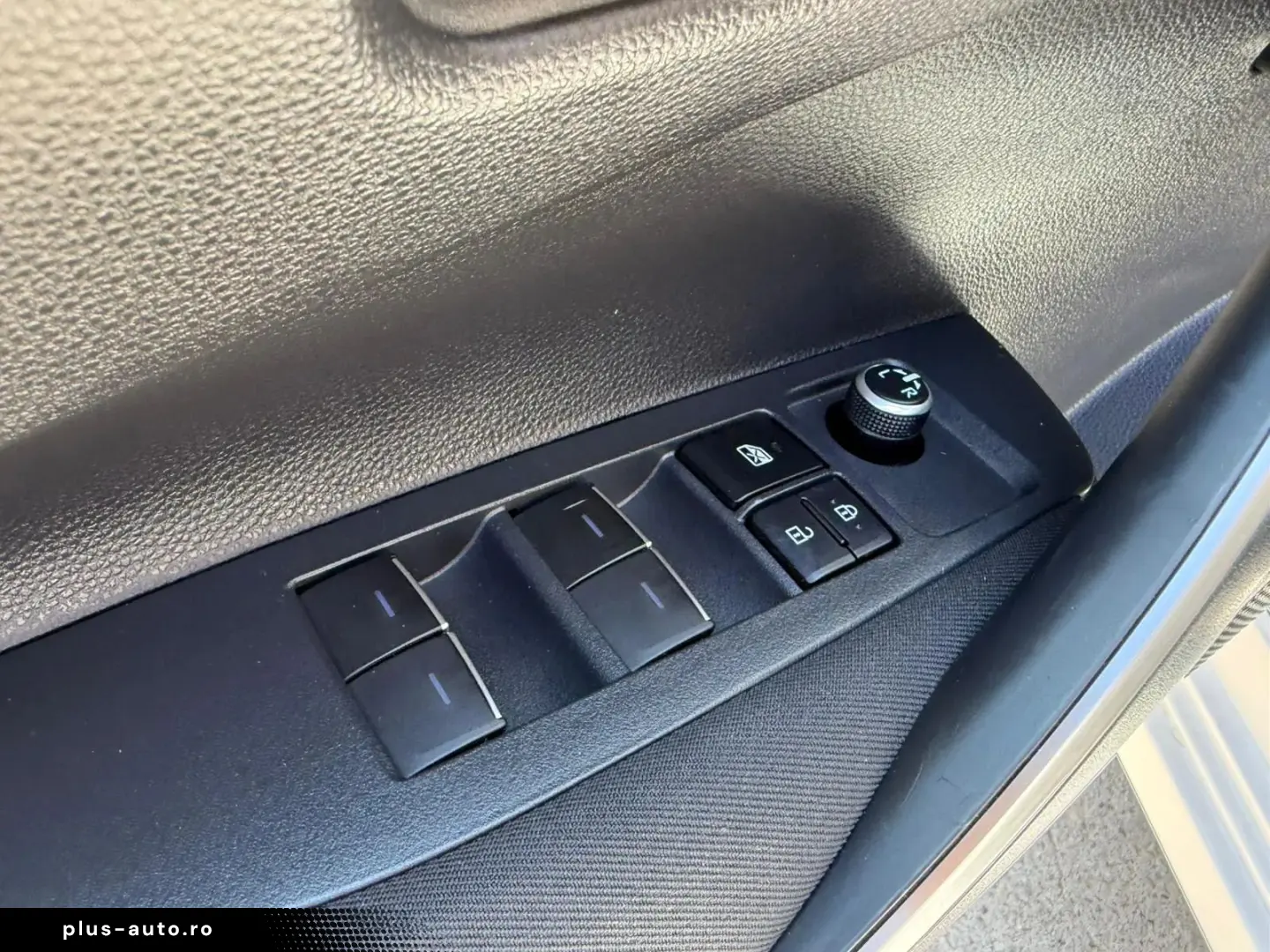 TOYOTA Corolla 1.8 Hybrid Business