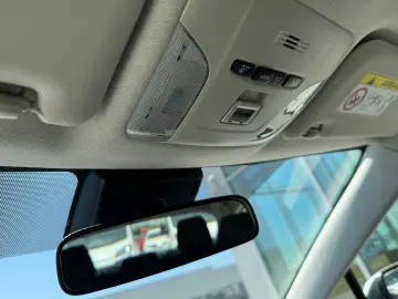 TOYOTA Corolla 1.8 Hybrid Business